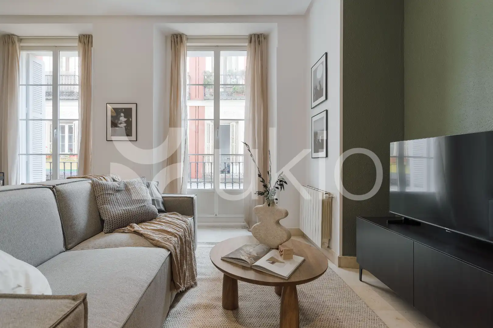 Sala d'estar de Apartament de lloguer en Madrid amb Aire condicionat, Calefacció i Moblat