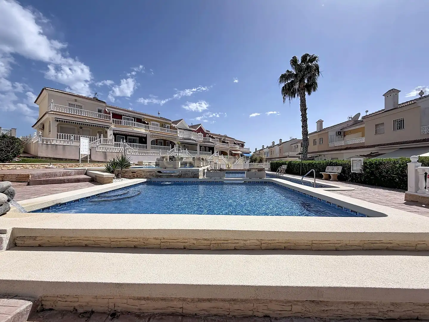 Piscina de Casa adosada en venda en Benijófar amb Aire condicionat i Piscina comunitària
