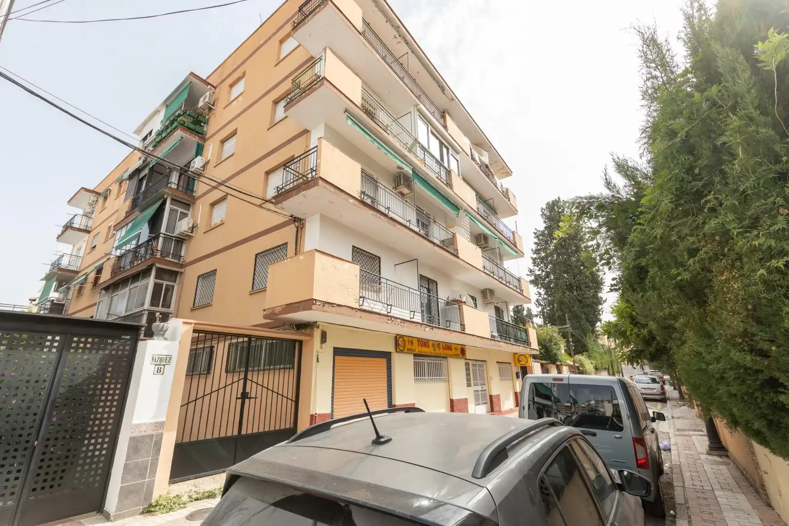 Vista exterior de Pis en venda en Granada amb Balcó