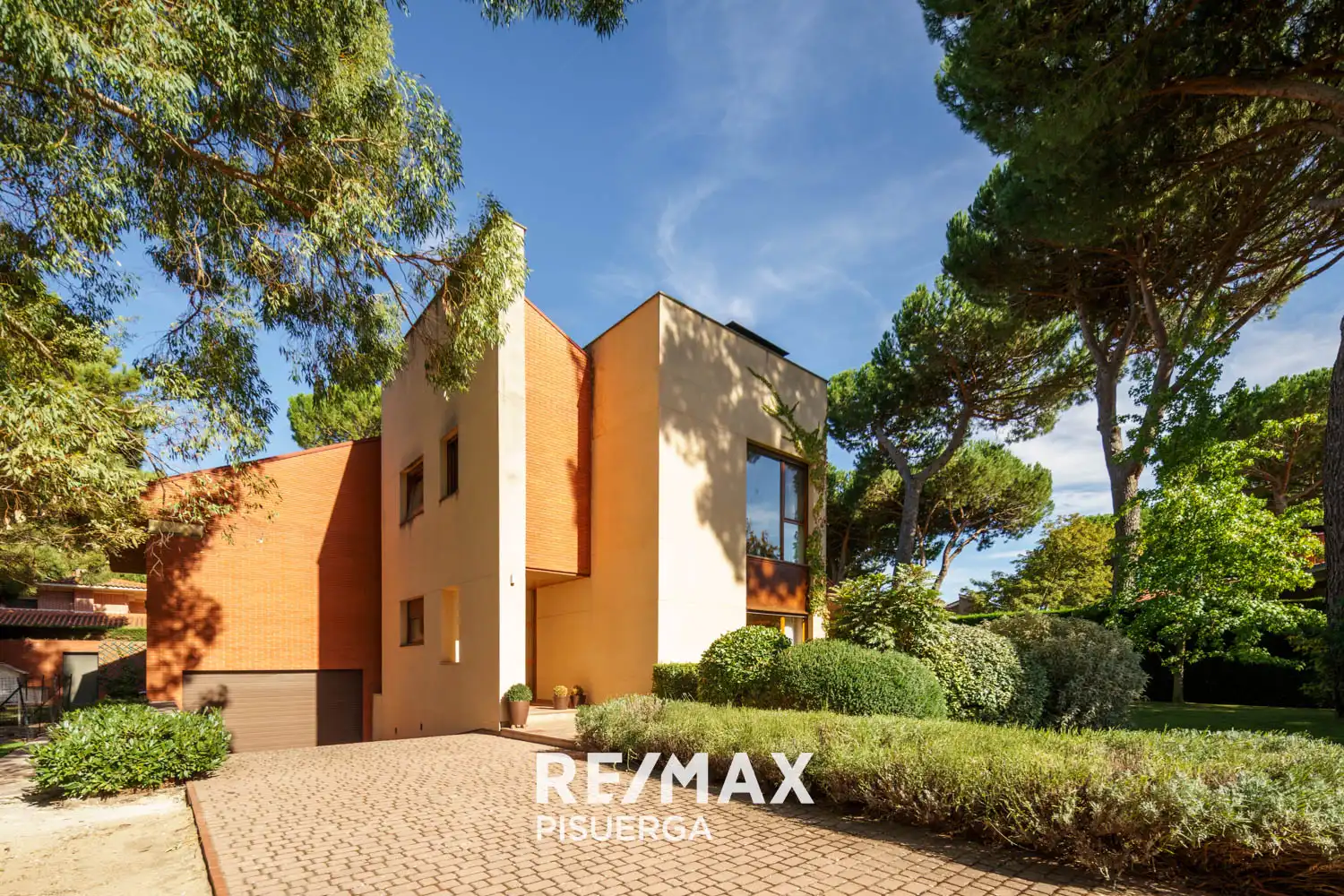 Vista exterior de Casa o xalet en venda en Boecillo amb Jardí privat, Traster i Piscina