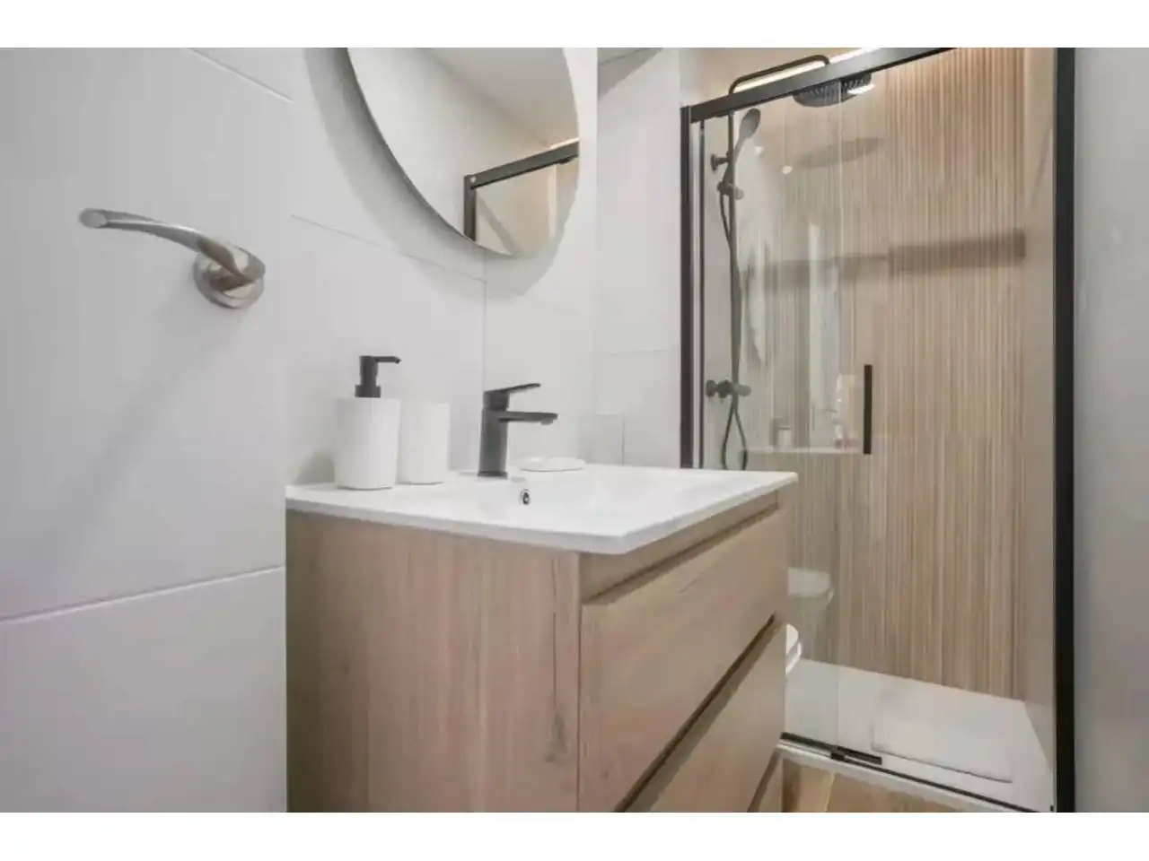 Baño de Estudio en venta en Barcelona con Aire acondicionado, Amueblado y Alarma