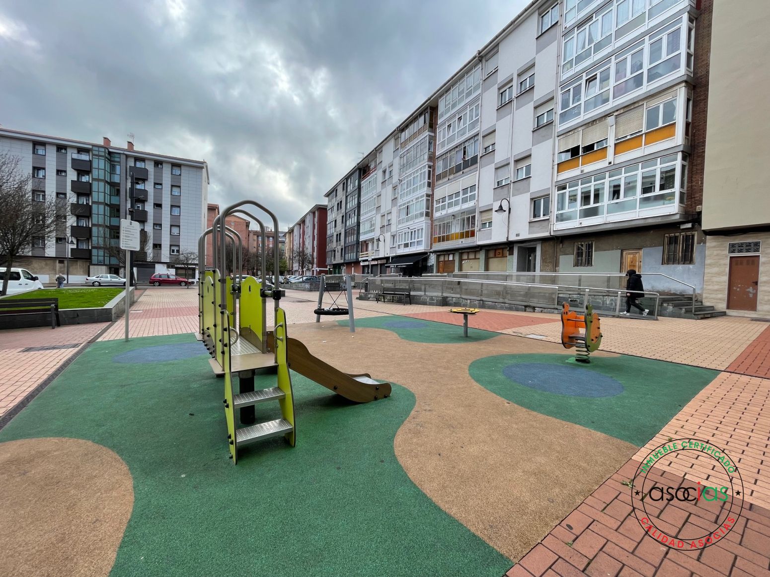 Vista exterior de Pis en venda en Gijón  amb Calefacció, Moblat i Balcó
