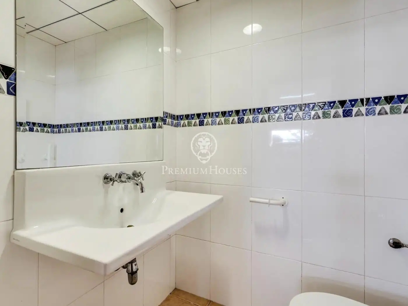 Bathroom of Houses for sale in Olesa de Montserrat  with Air Conditioner, Private garden and Terrace