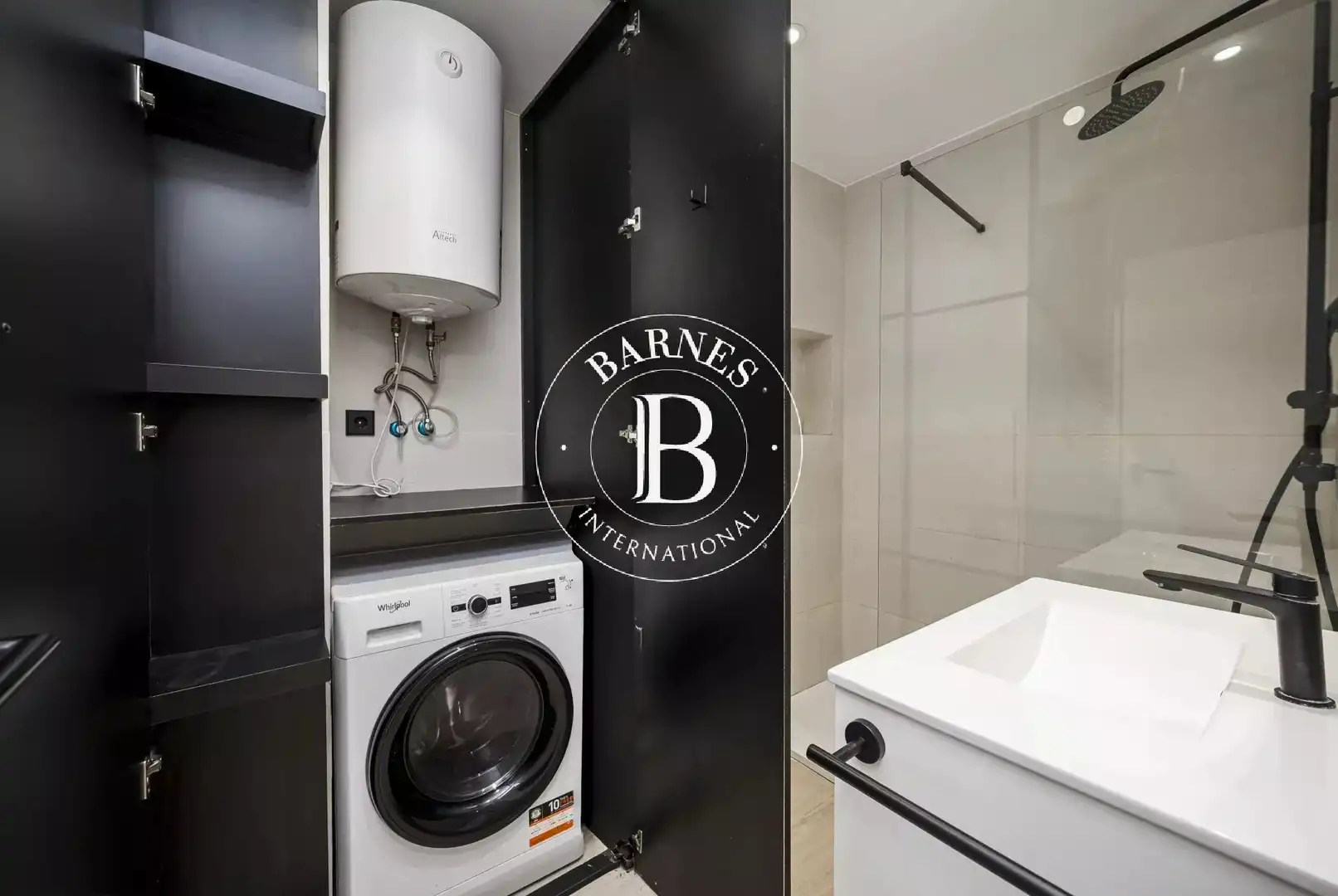 Bathroom of Flat for rent in Madrid  with Air Conditioner, Heating and Oven