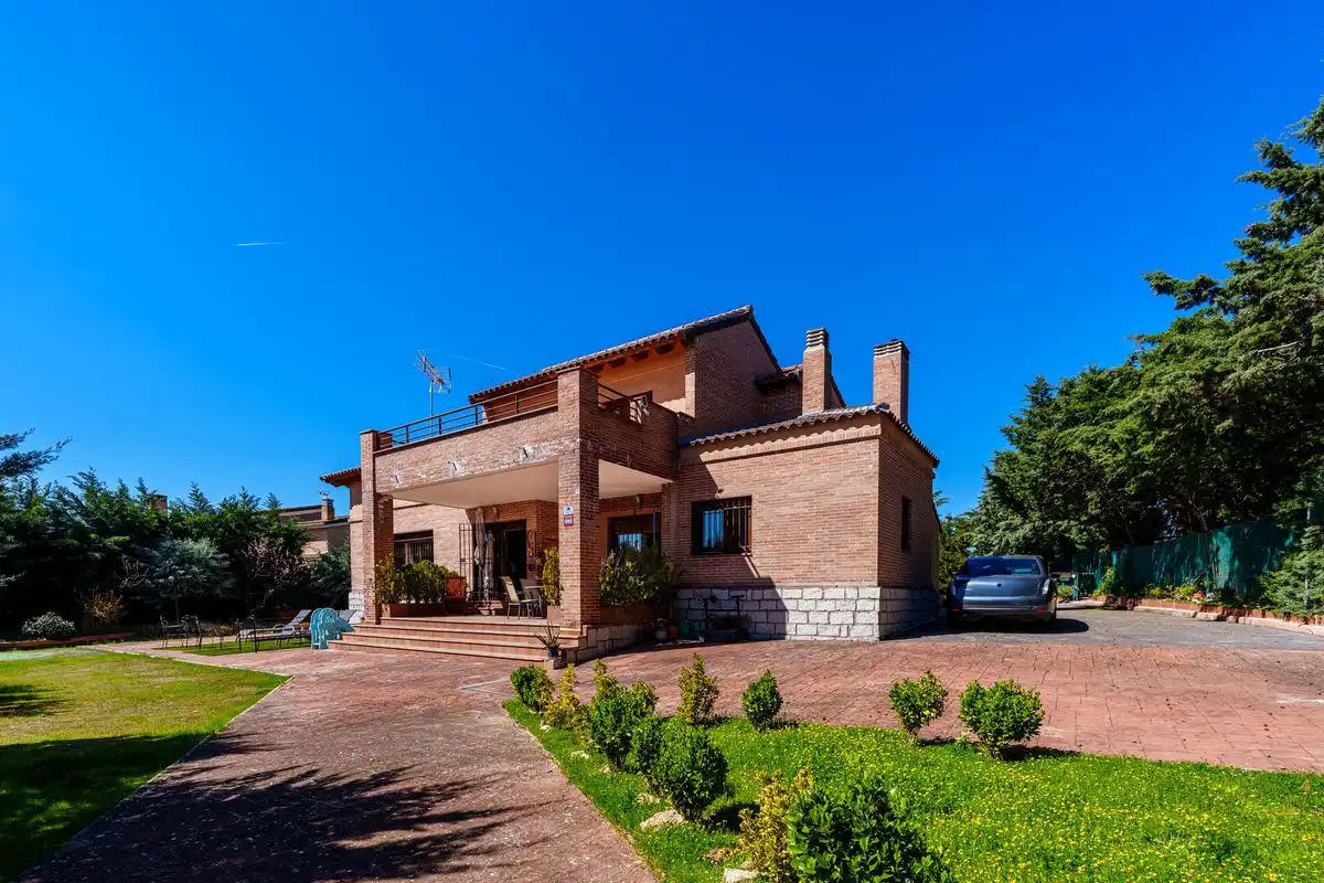 Chalet con terraza en venta en Pino Alto - Navarredonda