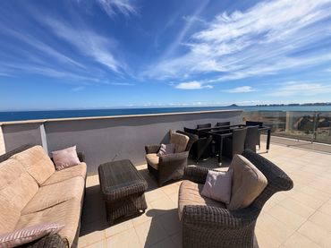 Penthouse with balcony for sale in Veneziola
