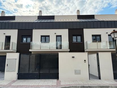 Exterior view of Single-family semi-detached for sale in Morata de Tajuña