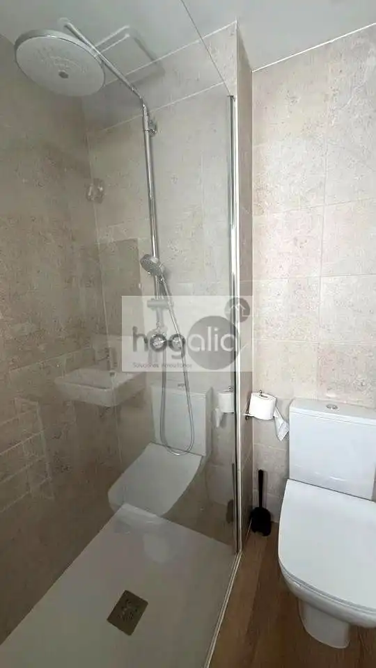 Baño de Planta baja de alquiler en Sevilla con Aire acondicionado, Trastero y Piscina