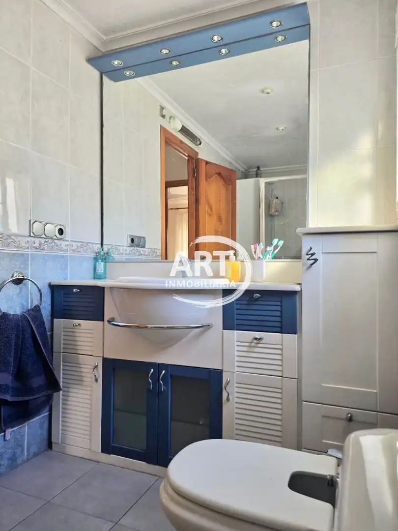 Badezimmer von Einfamilien-Reihenhaus zur Miete in Godella mit Klimaanlage, Heizung und Terrasse