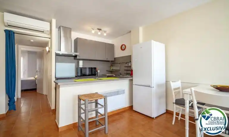 Cuina de Apartament en venda en Empuriabrava amb Aire condicionat i Terrassa