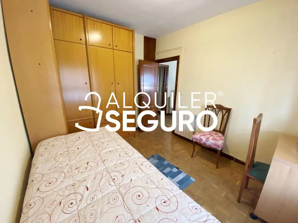 Bedroom of Flat for rent in Madrid  with Heating, Terrace and Furnished