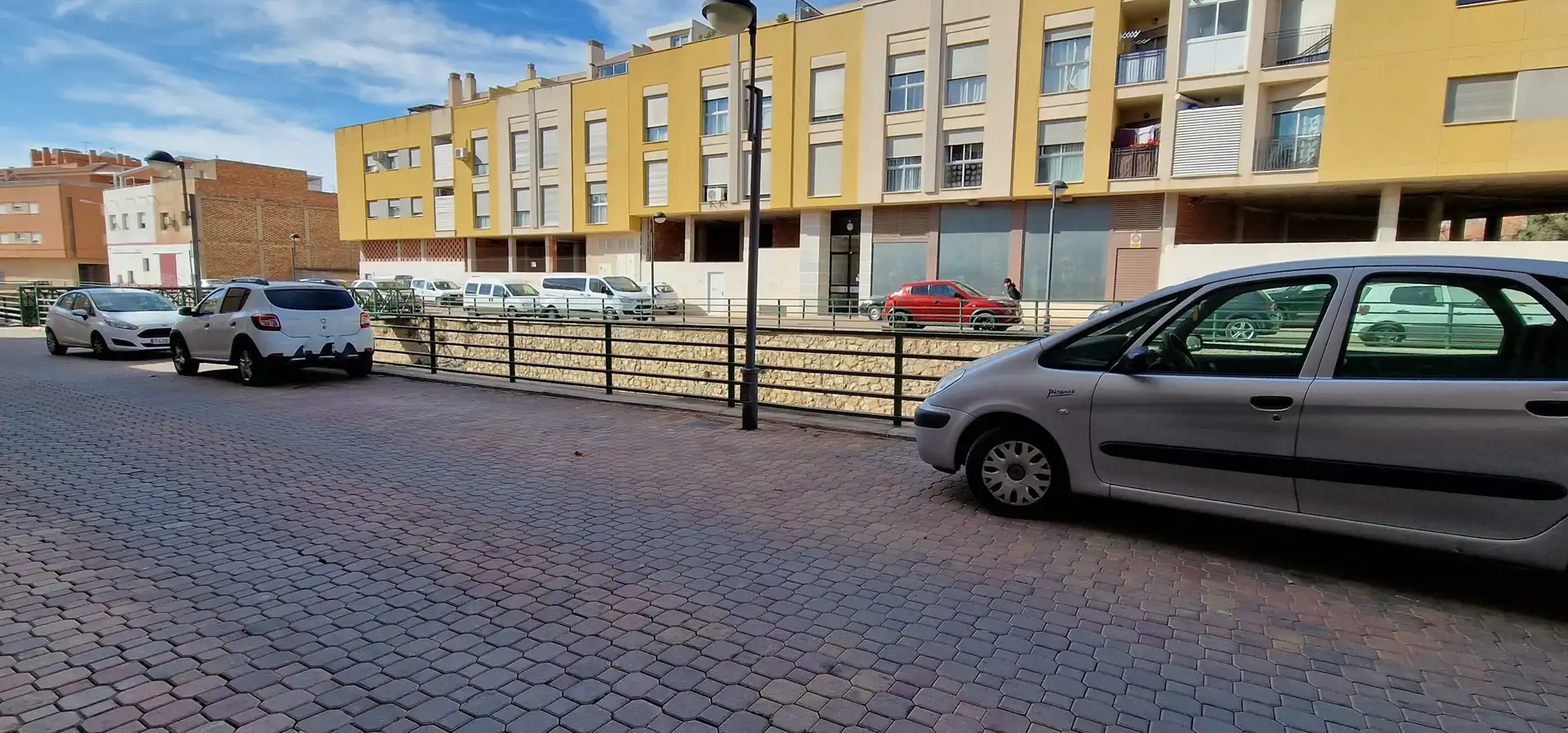 Business premises for sale in Calle de Yecla 2