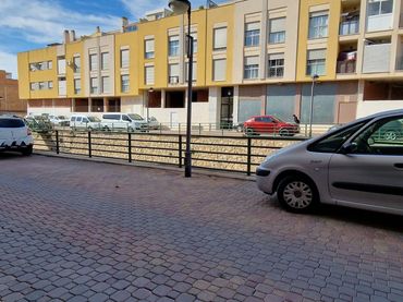 Business premises for sale in Calle de Yecla 2