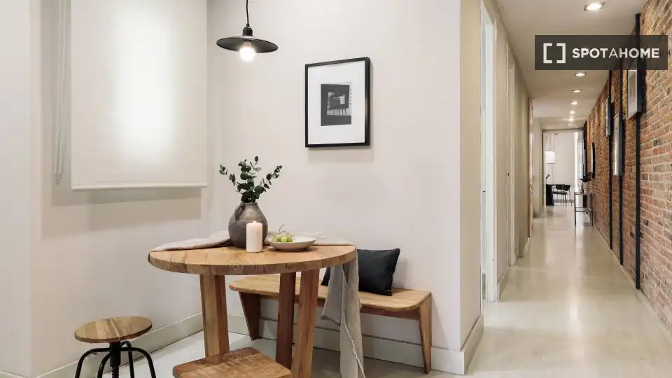 Comedor de Piso de alquiler en Barcelona con Aire acondicionado, Calefacción y Amueblado