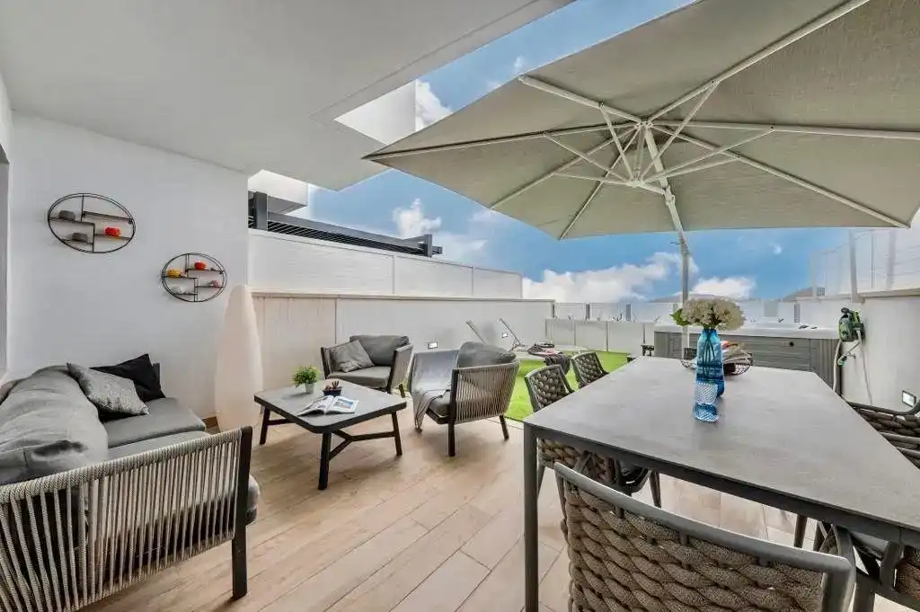 Terrasse von Erdgeschoss zur Miete in Finestrat mit Klimaanlage, Privatgarten und Schwimmbad