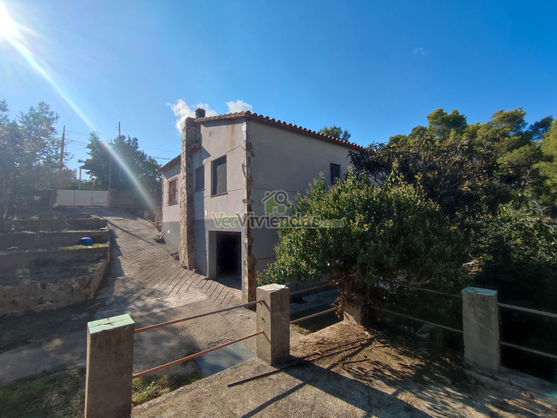 Vista exterior de Casa o xalet en venda en Vallirana amb Calefacció, Jardí privat i Terrassa