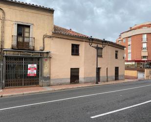 Vista exterior de Local en venda en Ávila Capital
