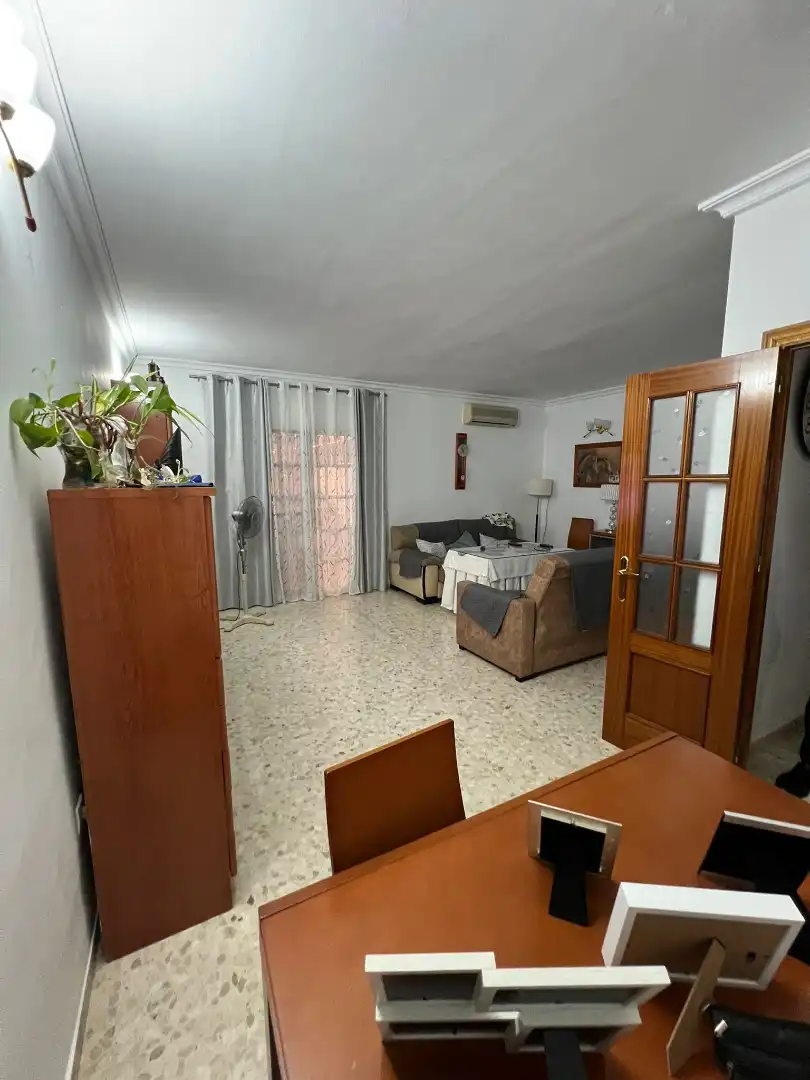 Wohnzimmer von Einfamilien-Reihenhaus zum Verkauf in La Rinconada mit Klimaanlage, Abstellraum und Balkon