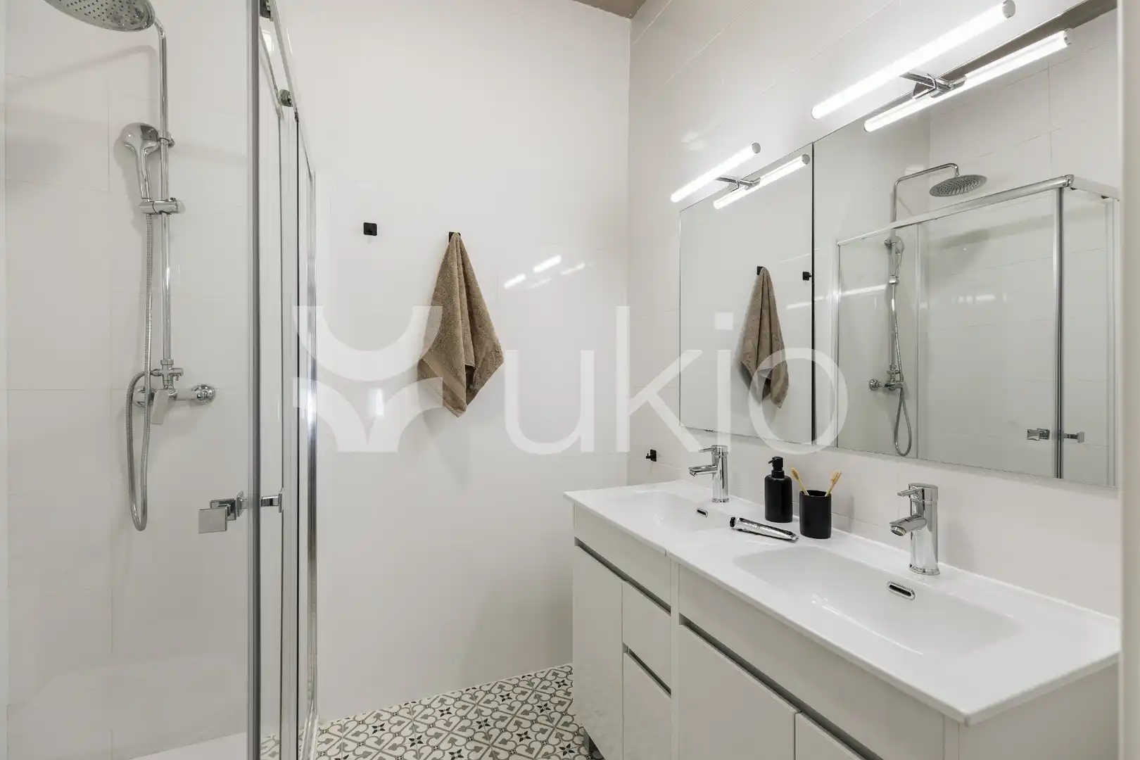 Bany de Apartament de lloguer en Barcelona amb Aire condicionat, Moblat i Forn