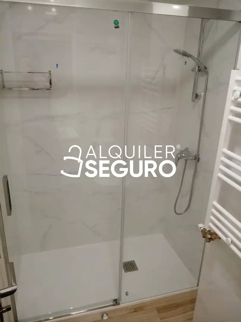 Badezimmer von Wohnung zur Miete in Fuensaldaña mit Heizung und Möbliert