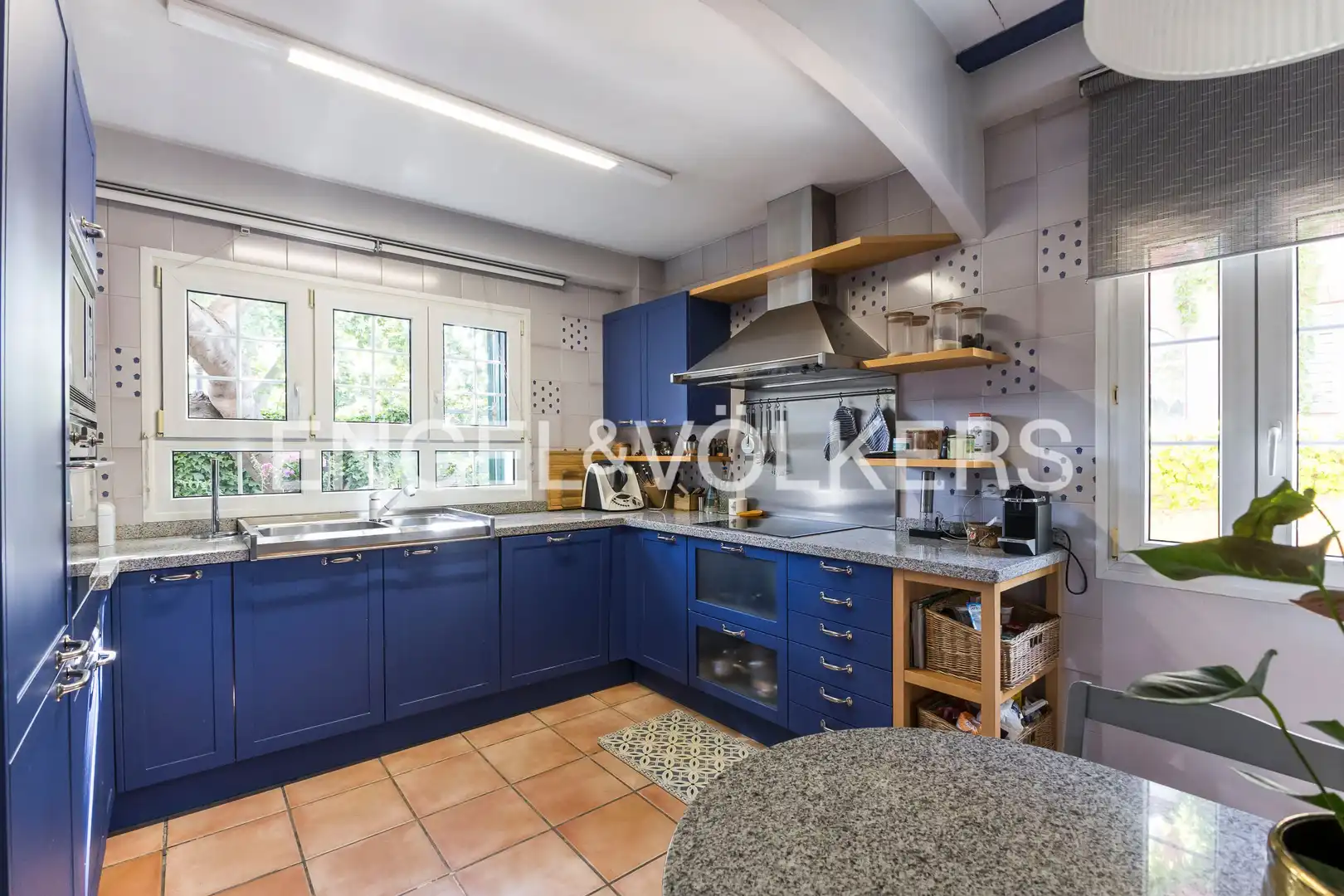 Cocina de Casa o chalet en venta en Madrid con Aire acondicionado, Calefacción y Jardín privado
