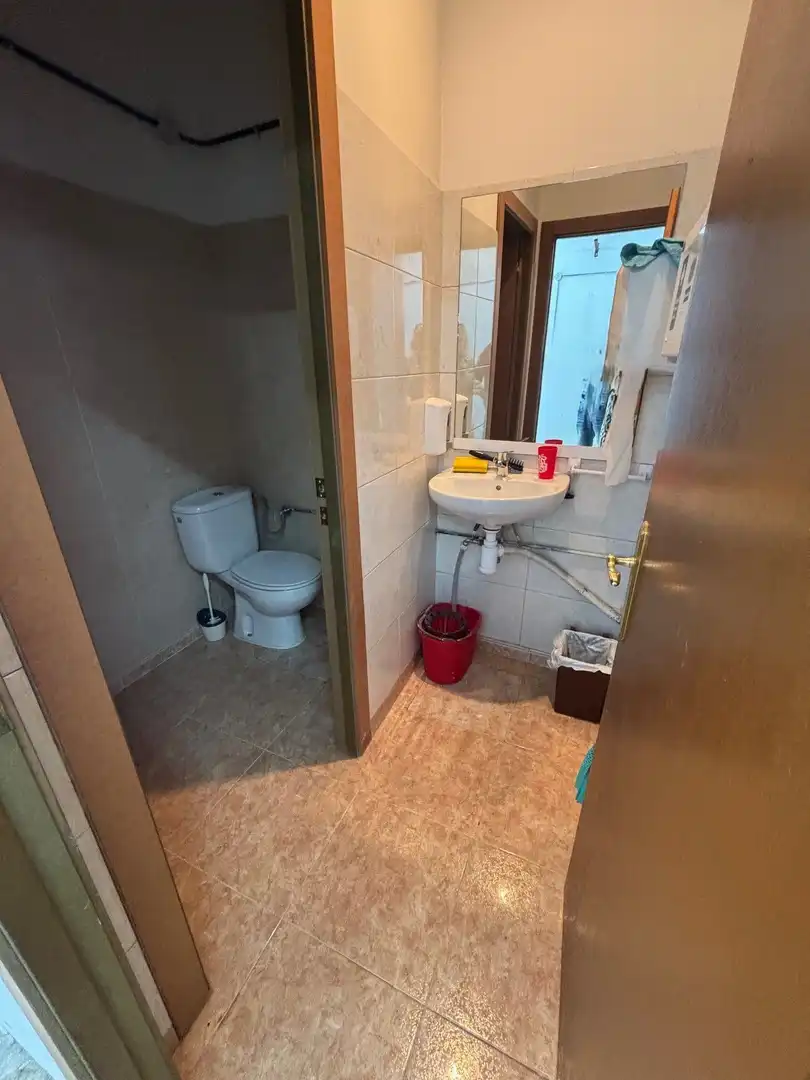 Baño de Local en venta en Sant Vicenç Dels Horts