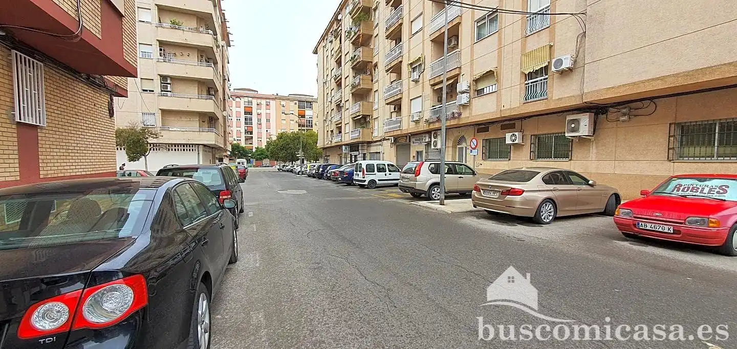 Vista exterior de Planta baixa en venda en Linares amb Aire condicionat i Calefacció
