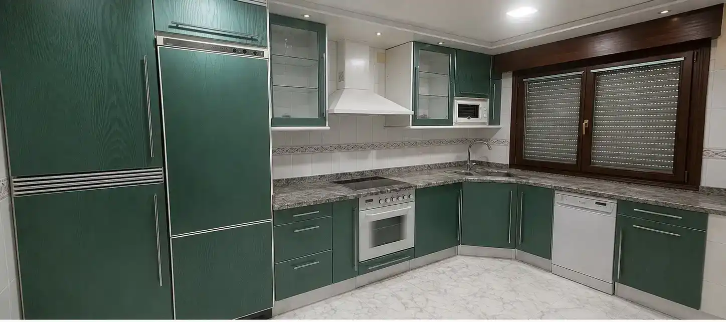 Cuina de Casa o xalet en venda en Lardero amb Aire condicionat, Piscina i Balcó