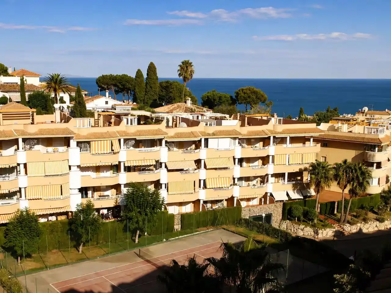 Vista exterior de Àtic de lloguer en Fuengirola amb Aire condicionat, Jardí privat i Terrassa