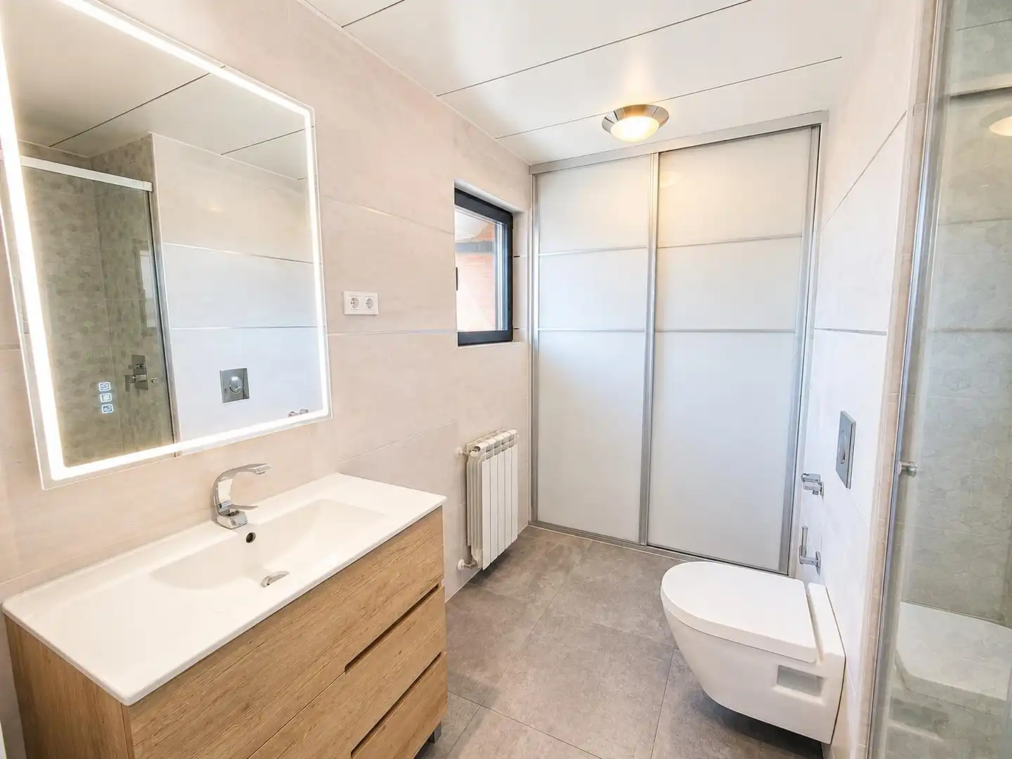 Bathroom of Attic for sale in Majadahonda  with Air Conditioner, Heating and Private garden