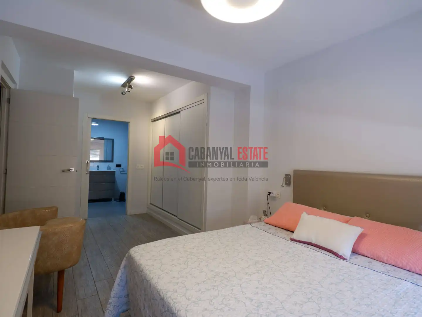 Habitación de Apartamento en venta en Valencia con Aire acondicionado y Balcón