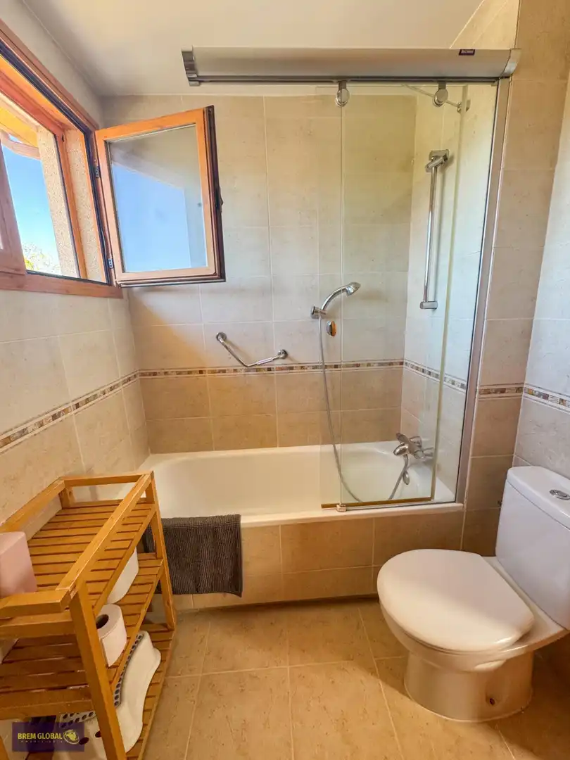 Baño de Casa adosada en venta en Lozoyuela-Navas-Sieteiglesias con Calefacción, Jardín privado y Terraza