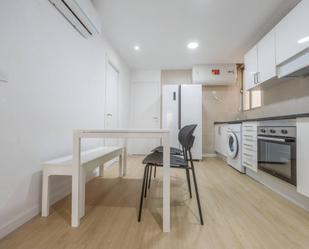 Cuina de Apartament de lloguer en  Valencia Capital amb Aire condicionat, Moblat i Forn