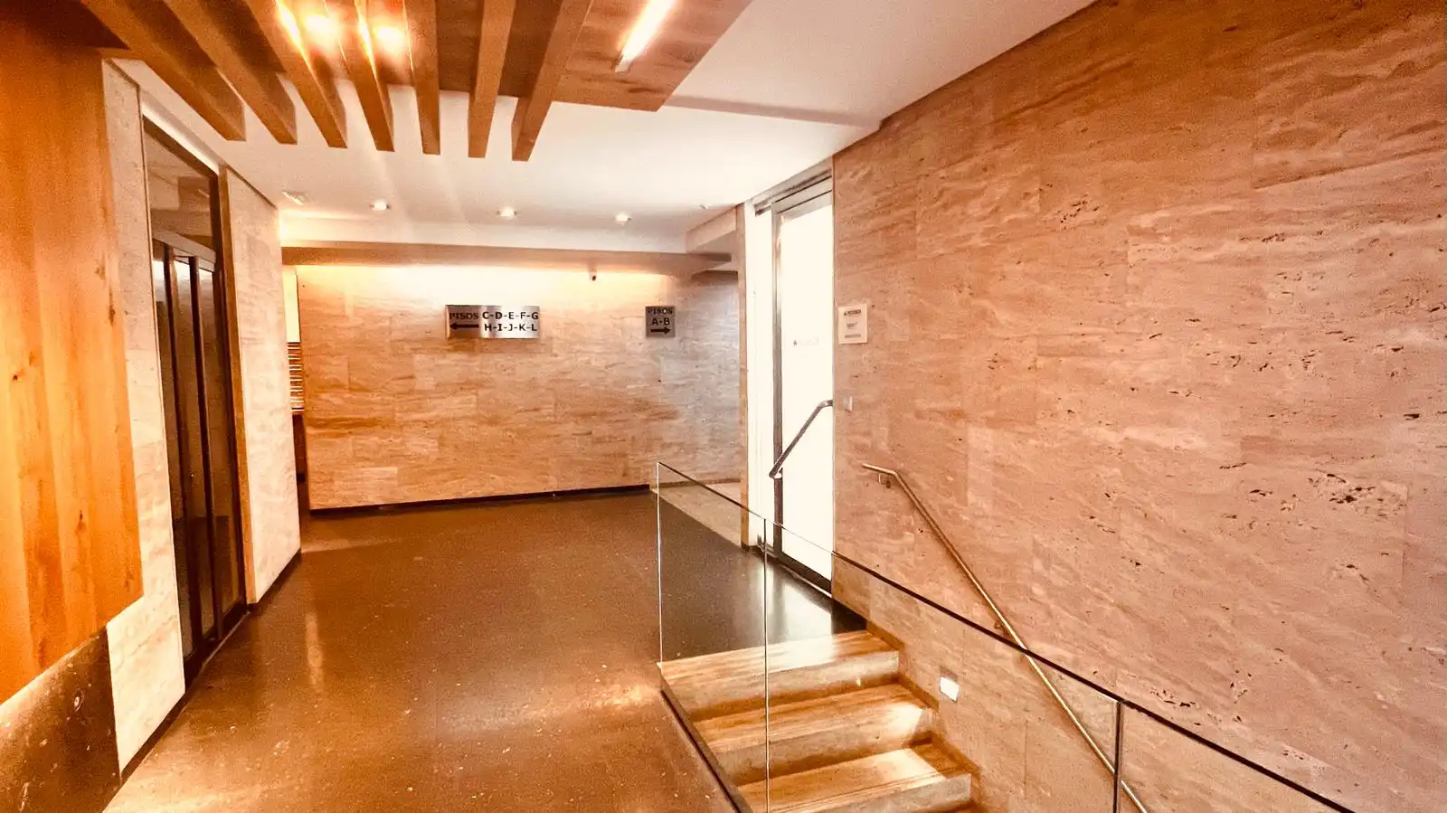 Wohnung zum Verkauf in Valladolid mit Heizung, Parkett und Terrasse