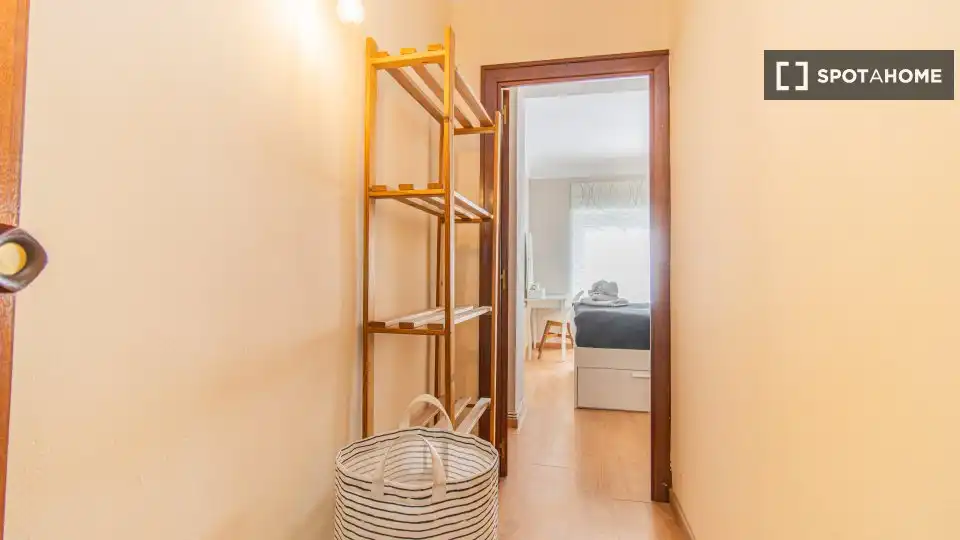 Room in Paseo Sagasta