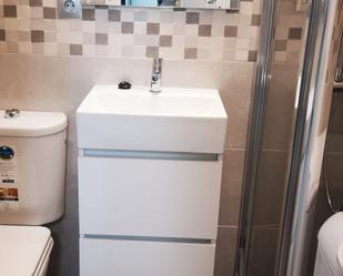 Bathroom of Flat to rent in  Sevilla Capital