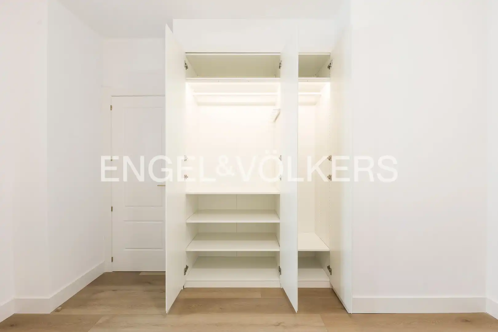 Schlafzimmer von Wohnung zur Miete in Madrid mit Klimaanlage und Heizung