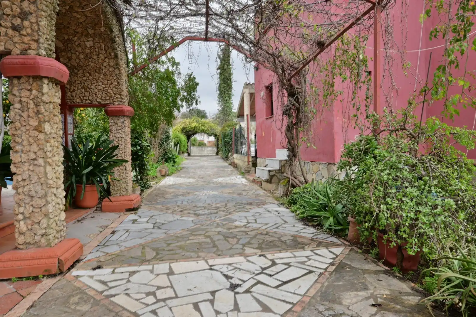 Vista exterior de Finca rústica en venda en Las Navas de la Concepción amb Jardí privat, Terrassa i Moblat