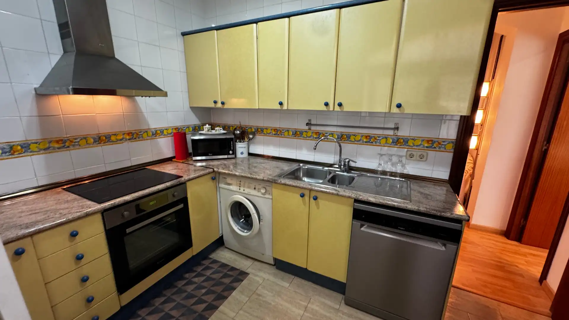 Küche von Wohnung zum Verkauf in Roda de Berà mit Klimaanlage, Heizung und Parkett