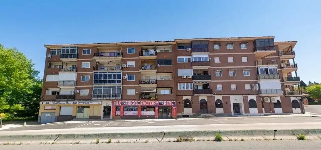 Vista exterior de Pis en venda en Olías del Rey amb Calefacció i Balcó