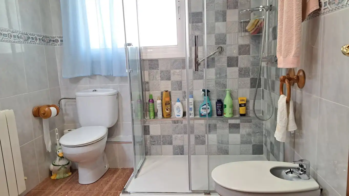 Baño de Casa o chalet en venta en Castellet i la Gornal con Aire acondicionado, Calefacción y Jardín privado