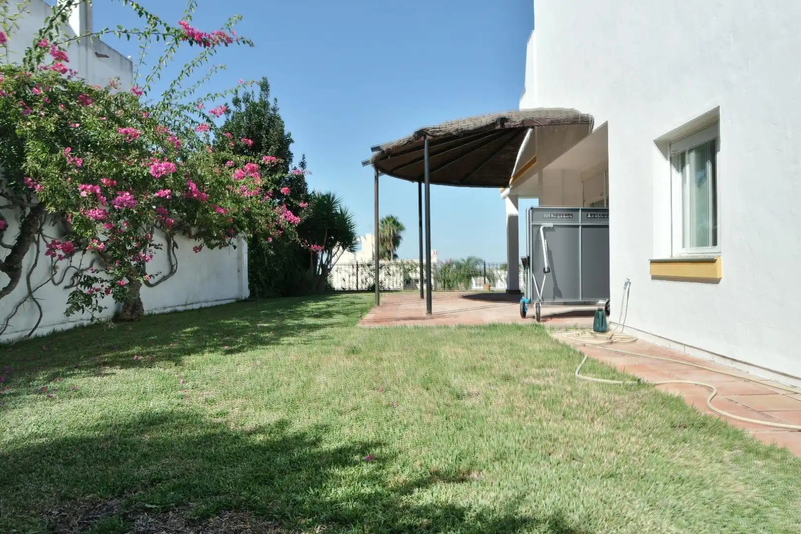 Garten von Haus zum Verkauf in Sanlúcar de Barrameda mit Klimaanlage, Heizung und Privatgarten