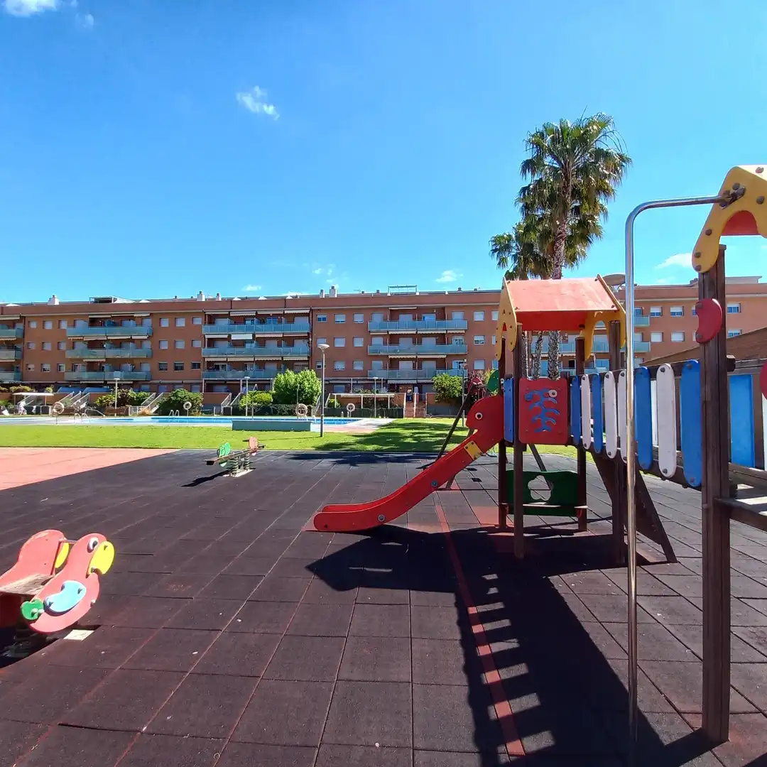 Vista exterior de Planta baja en venta en Cubelles con Piscina comunitaria