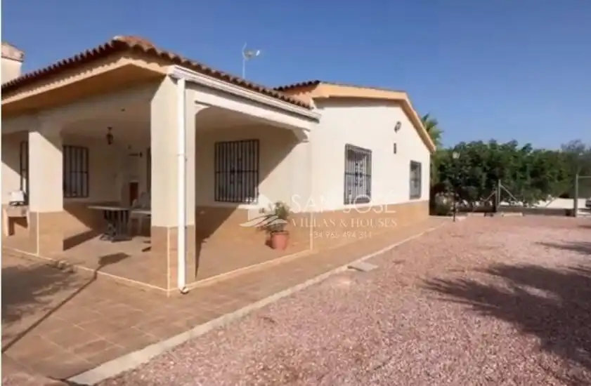Vista exterior de Casa o xalet en venda en Crevillent amb Aire condicionat, Calefacció i Terrassa