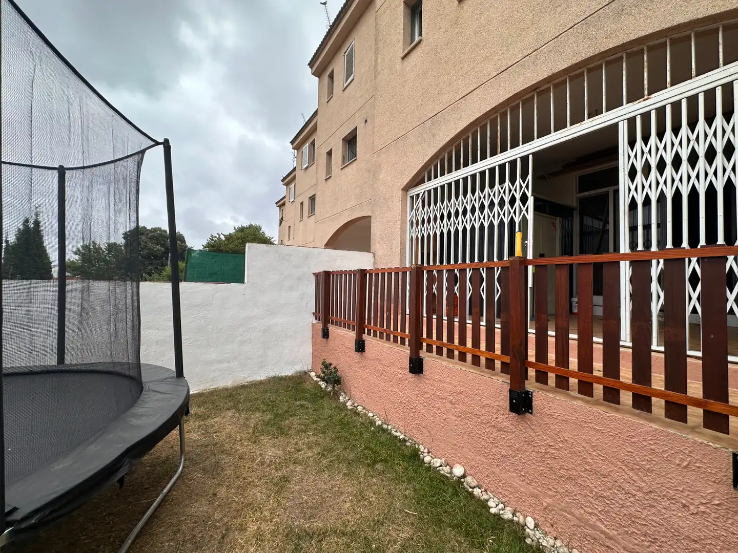 Terrasse von Einfamilien-Reihenhaus zum Verkauf in El Catllar  mit Heizung, Privatgarten und Parkett