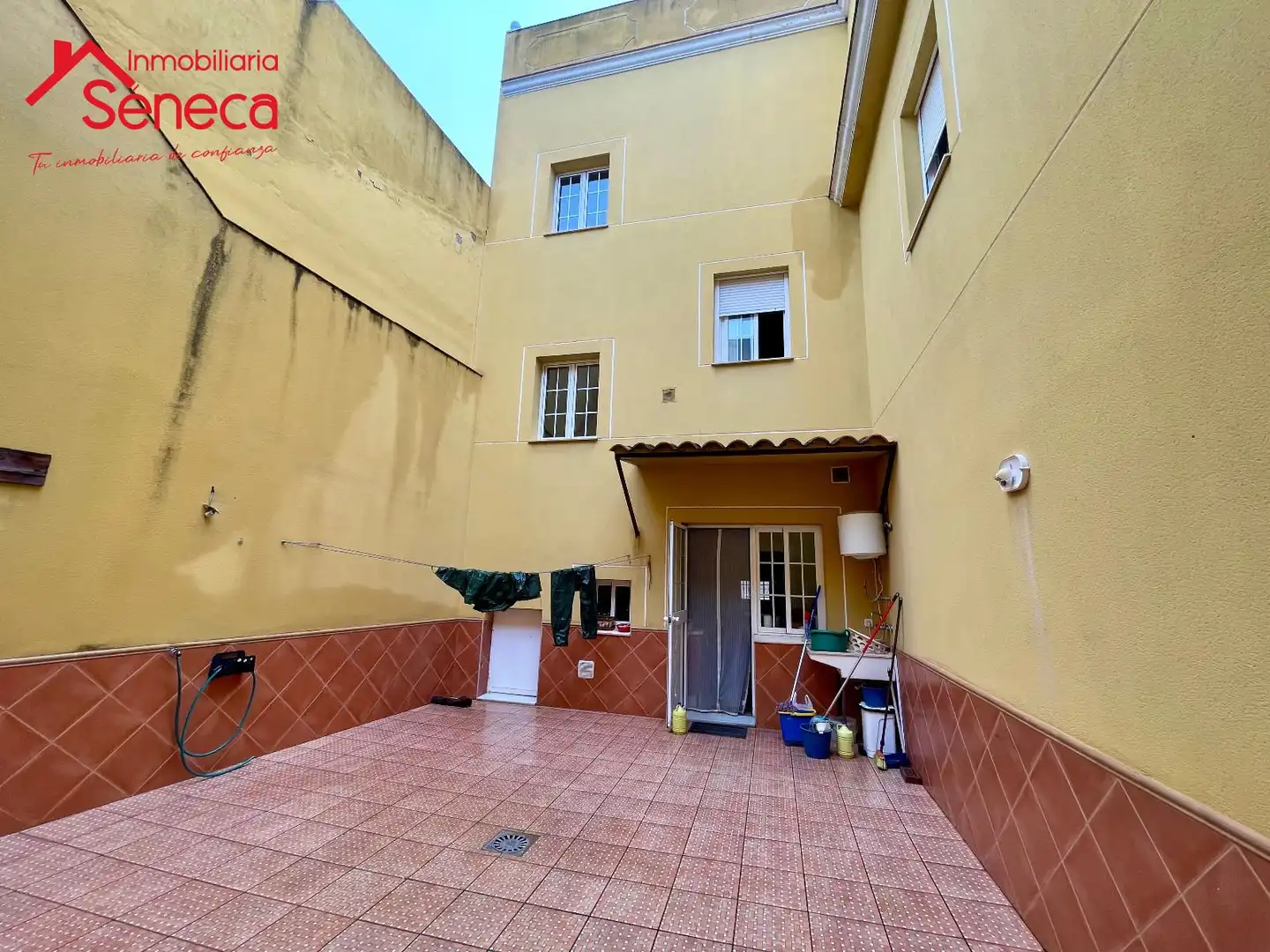Exterior view of Flat for sale in La Victoria  with Air Conditioner, Heating and Terrace