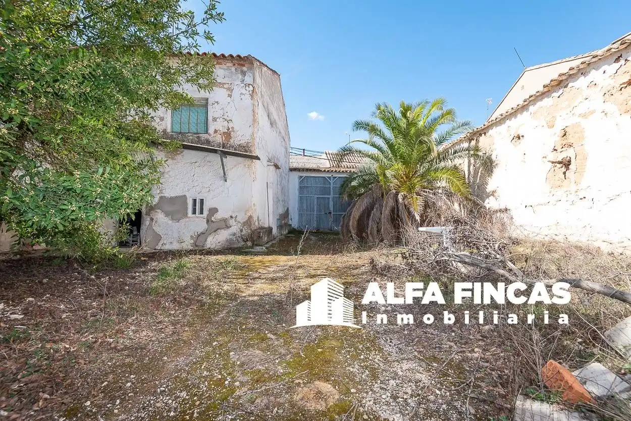 Vista exterior de Casa o xalet en venda en El Provencio   amb Jardí privat