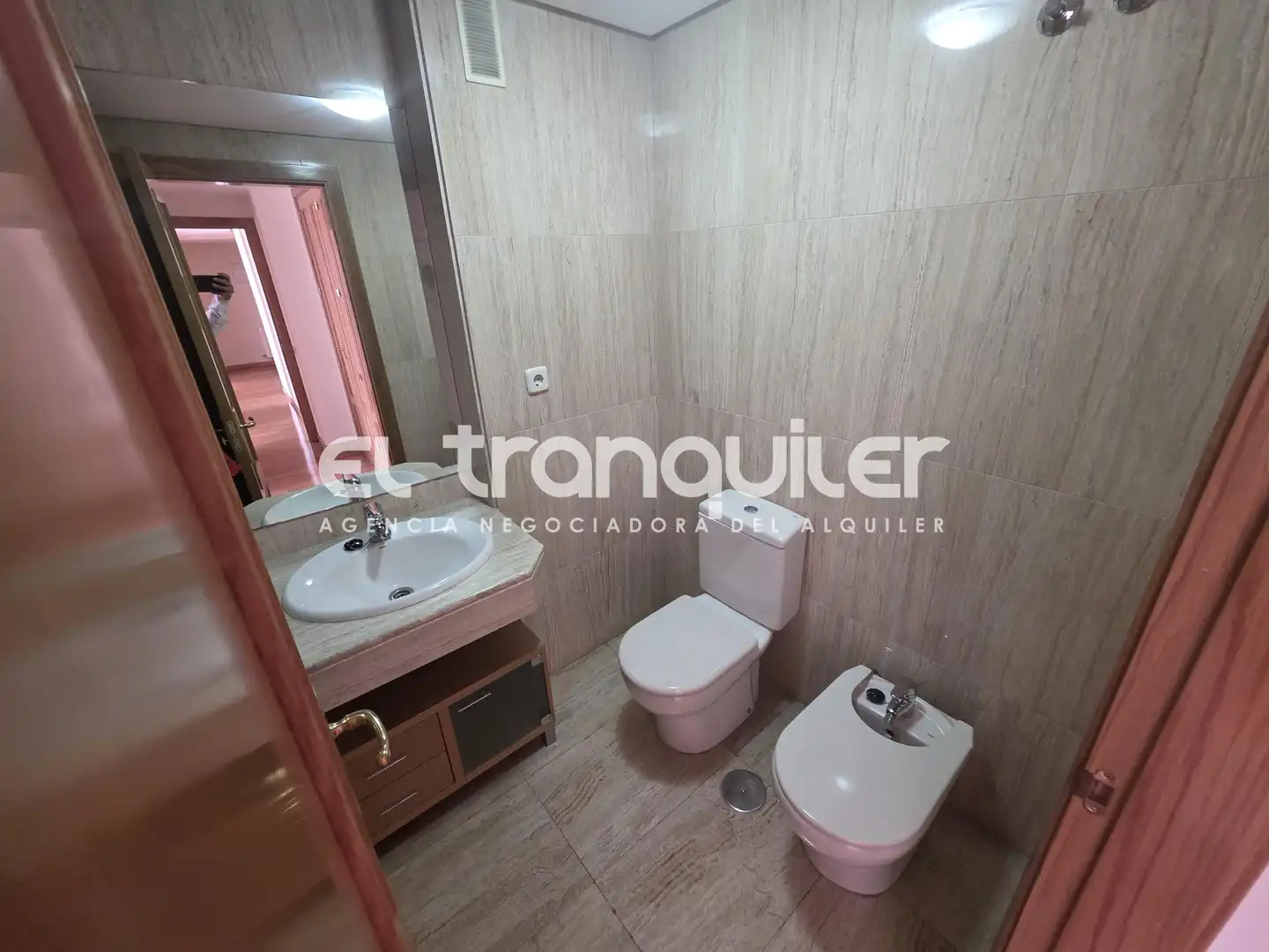 Bathroom of Flat for rent in Madrid  with Air Conditioner, Parquet flooring and Swimming Pool