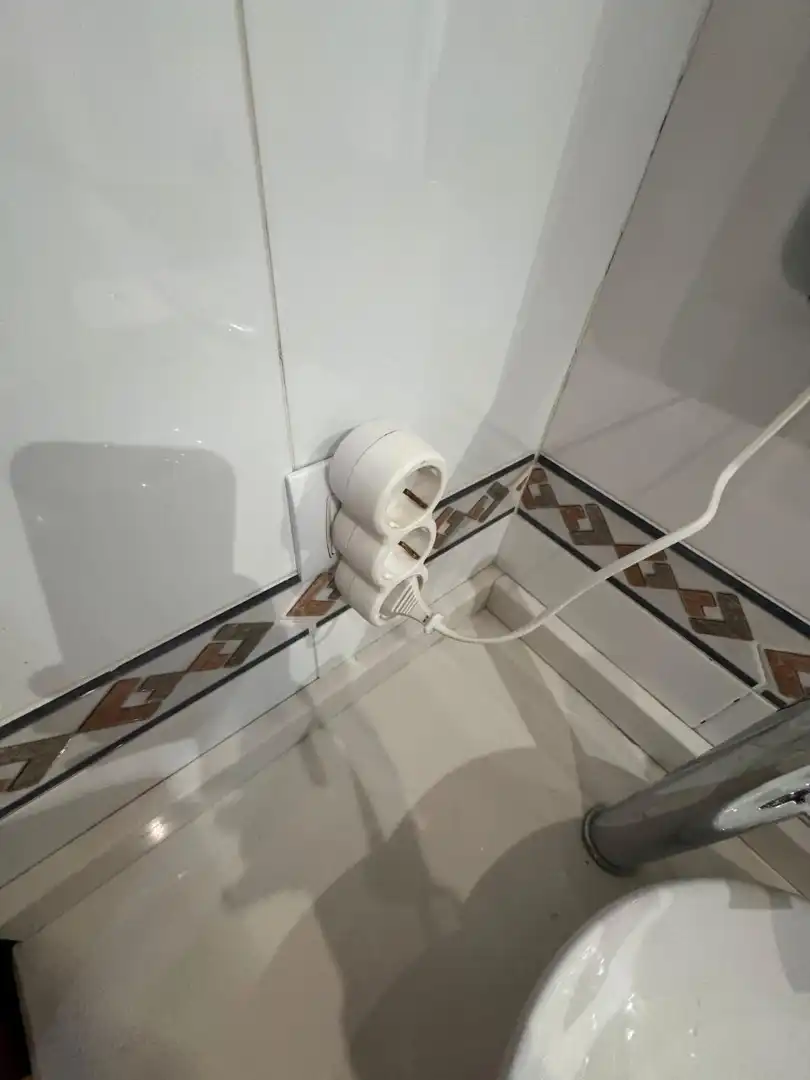 Bathroom of Flat for rent in Almendralejo  with Air Conditioner, Furnished and Washing machine