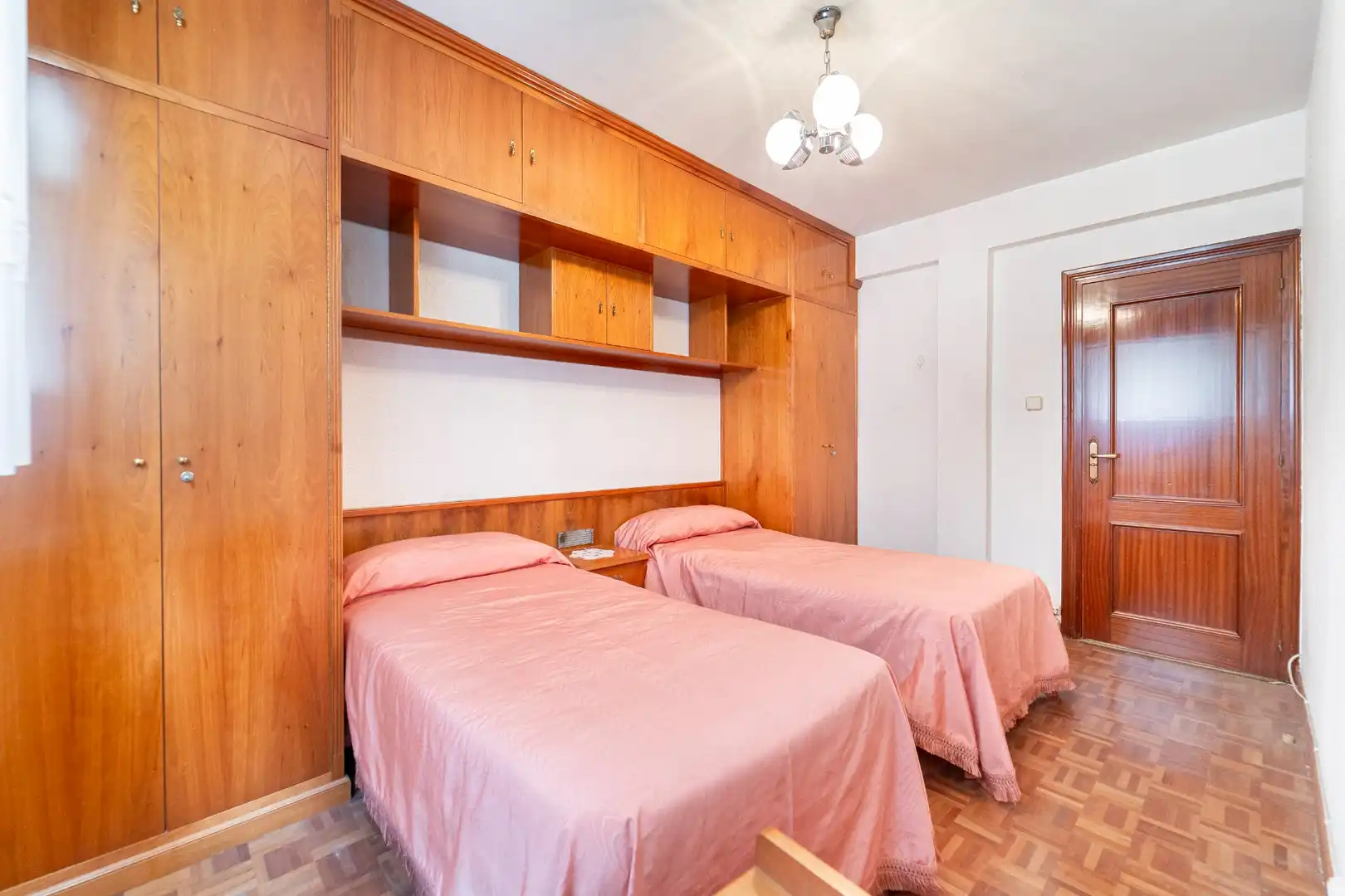 Habitación de Piso en venta en Madrid con Calefacción, Jardín privado y Internet
